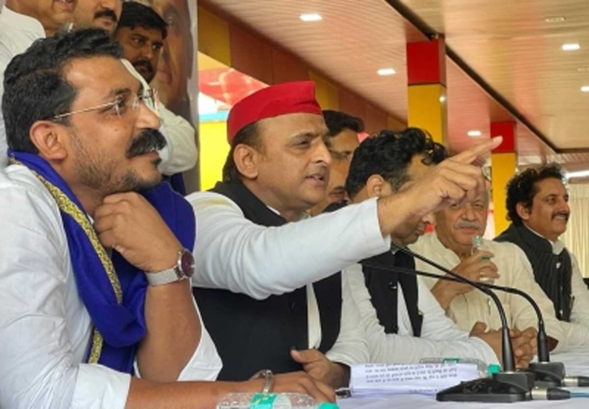 अखिलेश का आरोप, बसपा भाजपा से अंदर-अंदर मिली अखिलेश का आरोप, बसपा भाजपा से अंदर-अंदर मिली